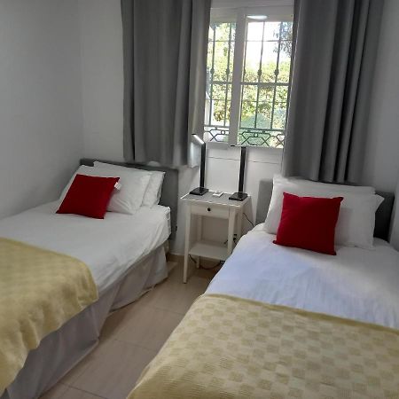 Refurbished 2-Bed Apartment Burriana Beach. Nerja Buitenkant foto