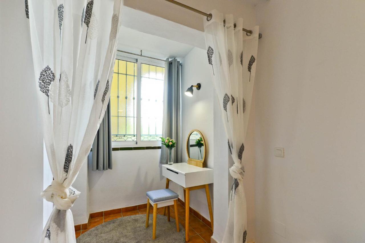 Refurbished 2-Bed Apartment Burriana Beach. Nerja Buitenkant foto