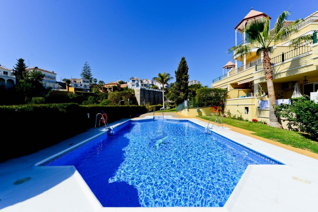 Refurbished 2-Bed Apartment Burriana Beach. Nerja Buitenkant foto