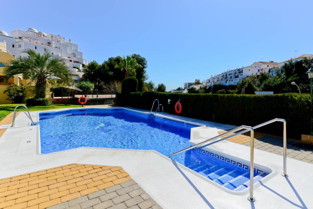 Refurbished 2-Bed Apartment Burriana Beach. Nerja Buitenkant foto