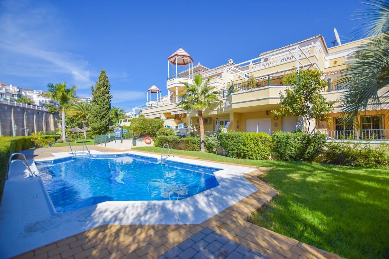 Refurbished 2-Bed Apartment Burriana Beach. Nerja Buitenkant foto