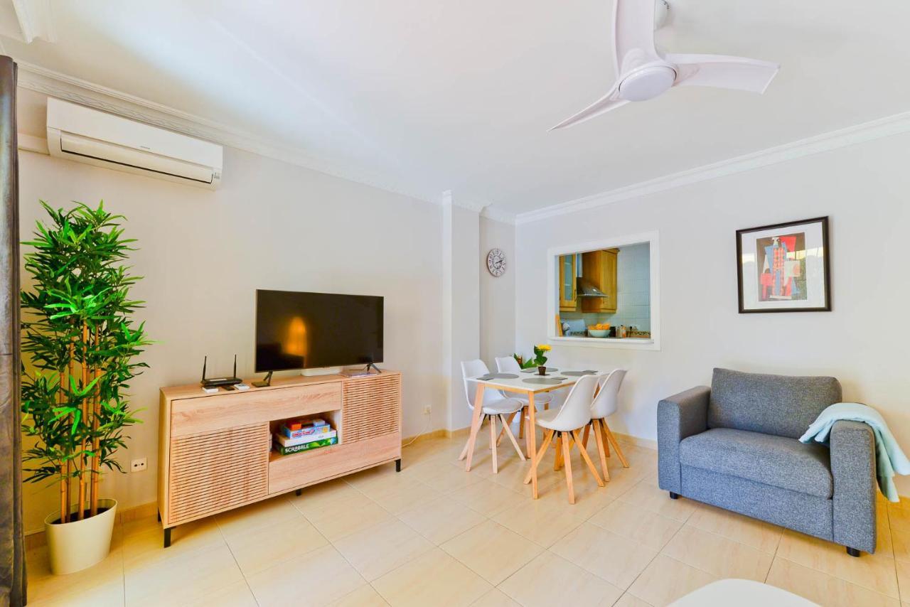 Refurbished 2-Bed Apartment Burriana Beach. Nerja Buitenkant foto