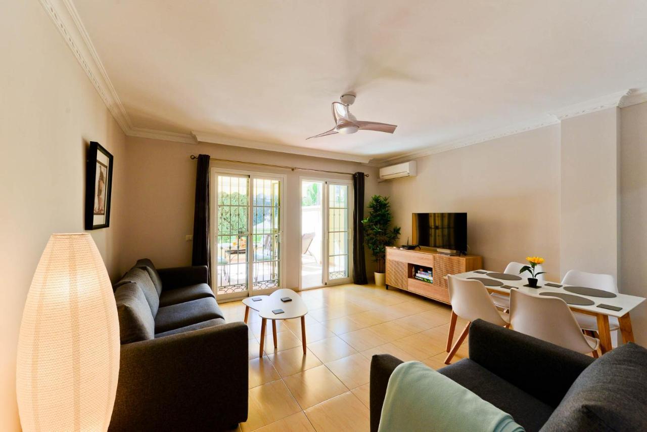 Refurbished 2-Bed Apartment Burriana Beach. Nerja Buitenkant foto